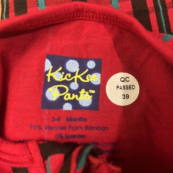 NWT Kickee Pants Holiday Print Muffin Ruffle Coverall w/zipper size 3-6M - Picture 5 of 5